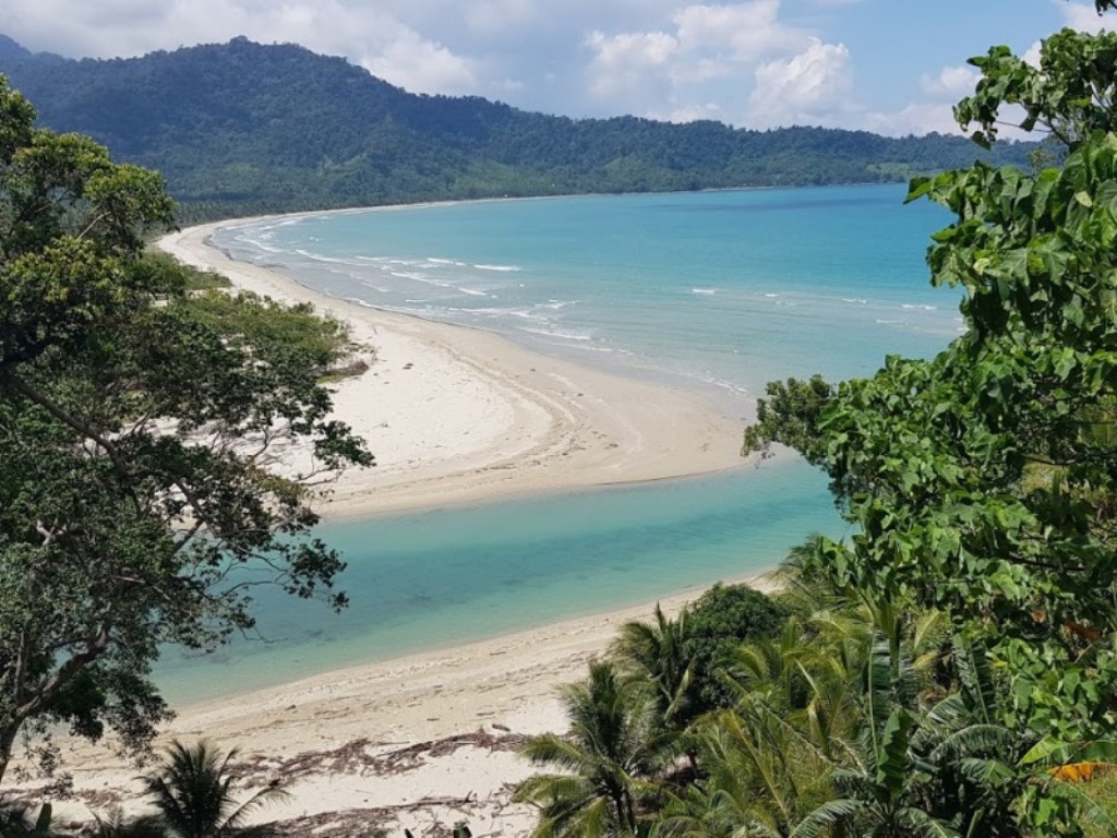 White Sand Sunset Beach Peninsula - Caruray, San Vicente, Palawan