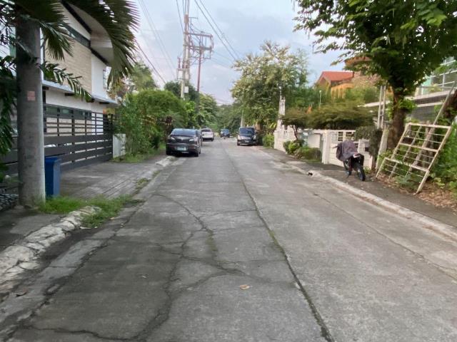 750sqm Residential lot for Sale in Loyola Grand Villas - Quezon City at ...